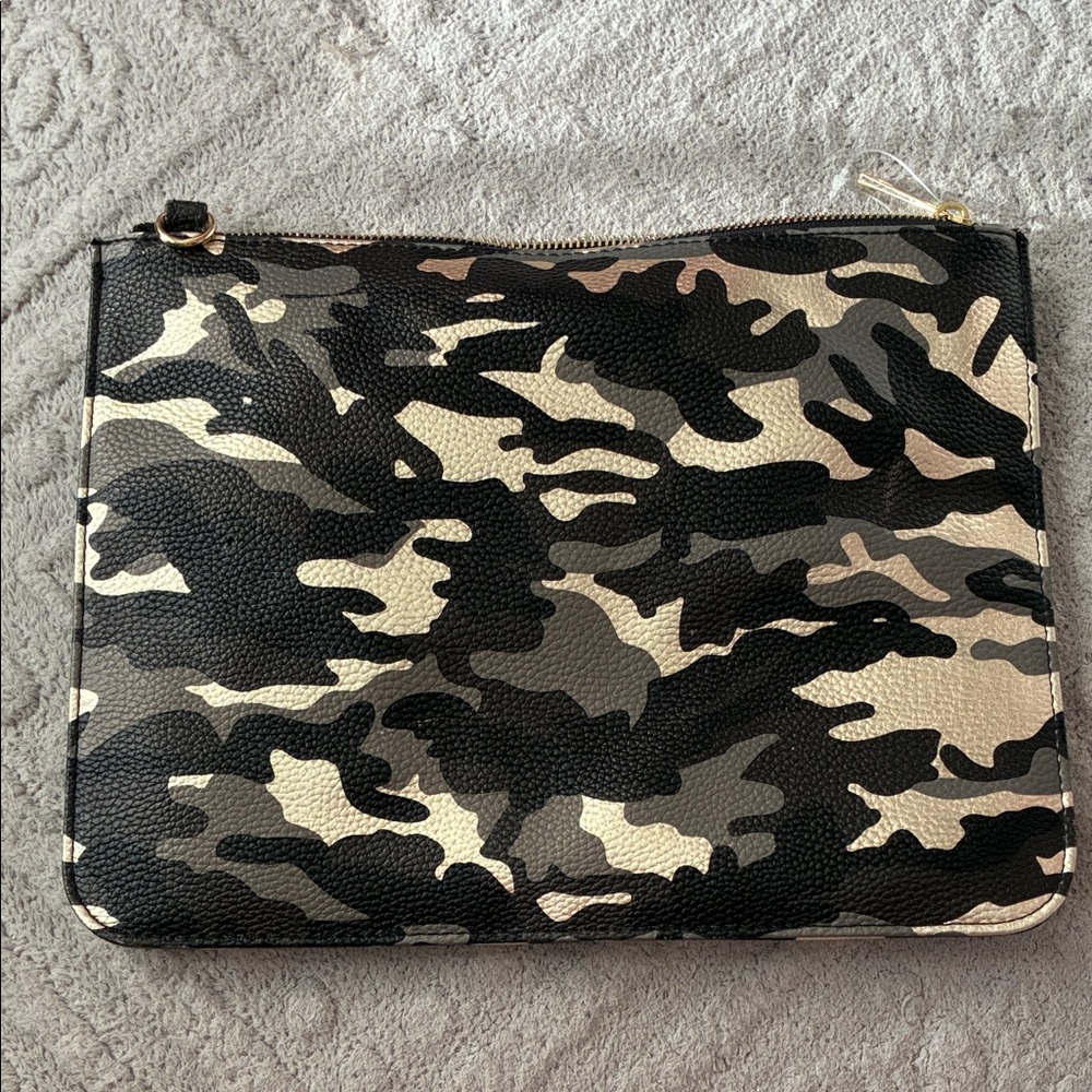 NWOT Torrid Black Grey Brown Camo Clutch Handbag
